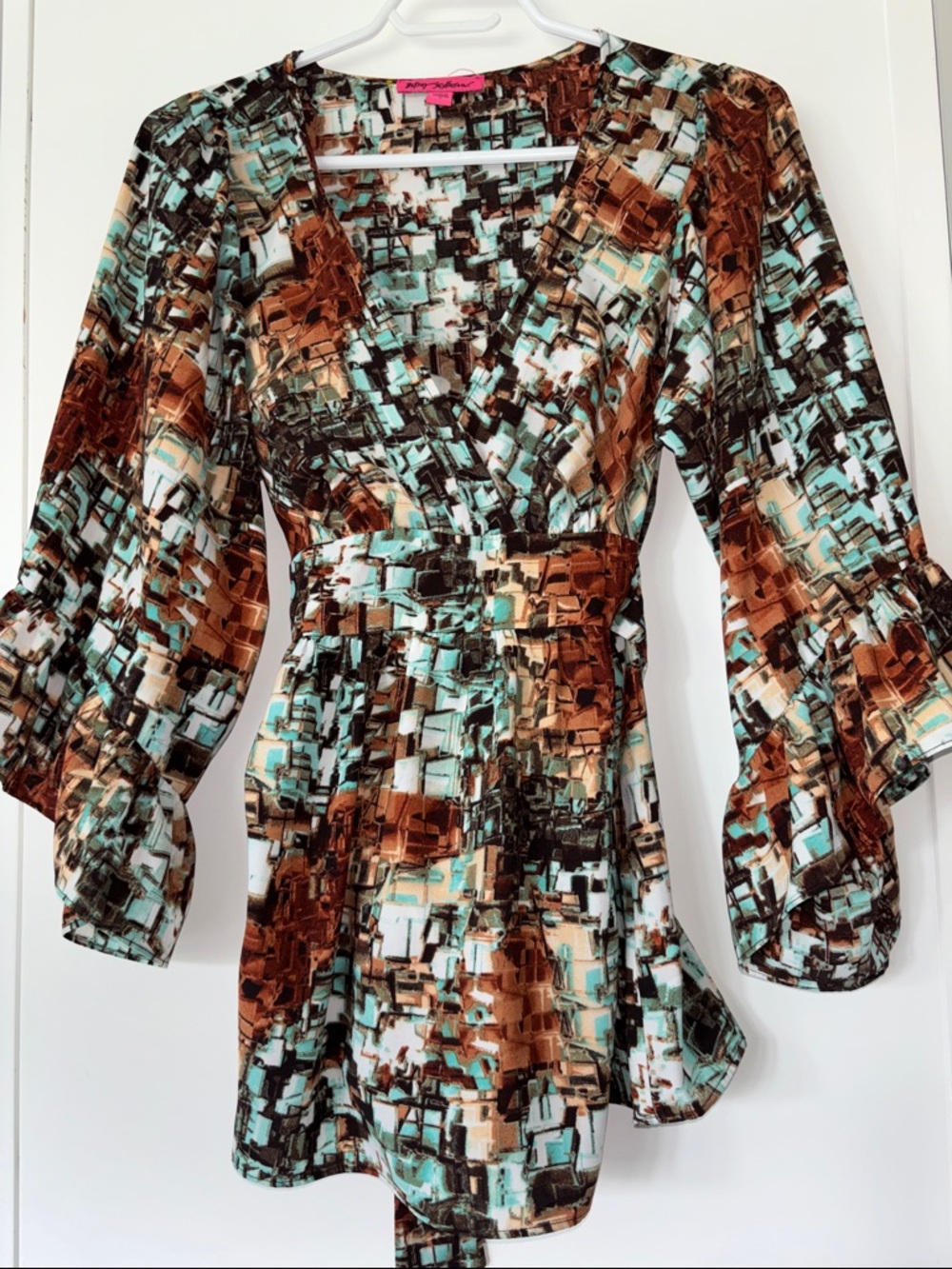 NWOT Betsey Johnson geometric print blouse